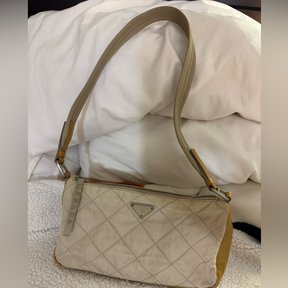 Authentic Vintage Prada Nylon tessuto Enamel Beige Shoulder Bag